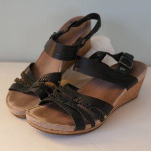 Clarks Wedge Sandals Size 7.5